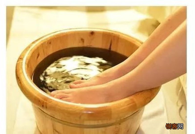 艾草生姜花椒泡脚可以去湿气吗 艾叶生姜花椒泡脚禁忌