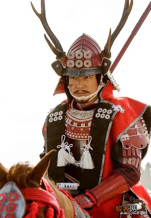 无论是电影还是电视剧,你心目中最认可的实力派演员有哪些？为什么？