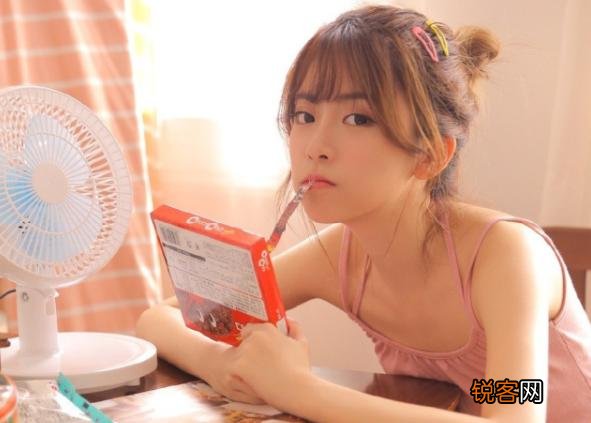 周淑怡为礼物真的拼了,“直播学少女撒娇,2个字让水友直呼难顶”,你有何看法？
