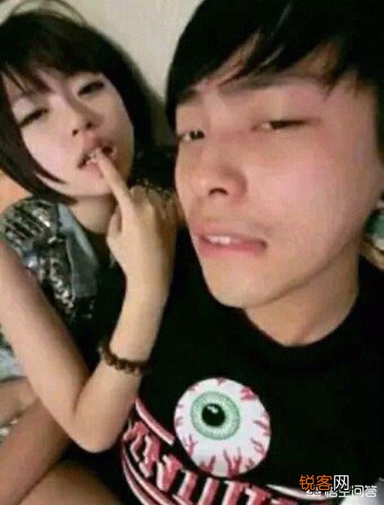 LOL女解说周淑怡昔日生活照流出,网友表示“这个很社会”,你怎么看？