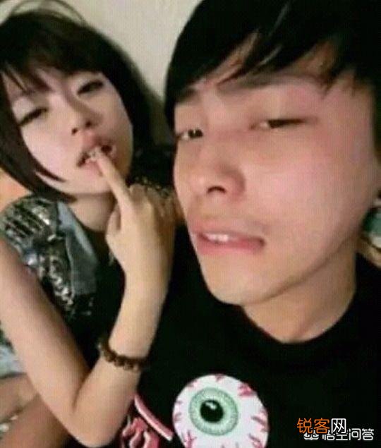 LOL女解说周淑怡昔日生活照流出,网友表示“这个很社会”,你怎么看？
