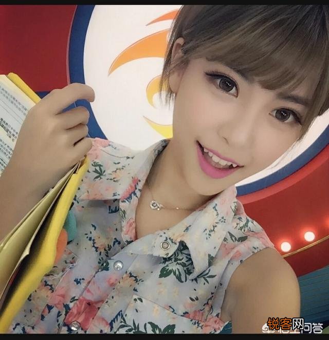 LOL解说周淑怡被爆在汤臣一品有三套房,一年收入上千万,你有何看法？