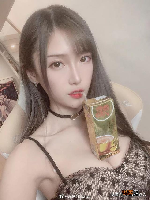 LOL解说周淑怡直播卸妆,关掉美颜后颜值下降,网友评价：更真实了,你怎么看？