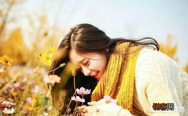 我已经有女朋友了,可是我今年换了个工作,女同事也喜欢上我了,有点心动怎么办?