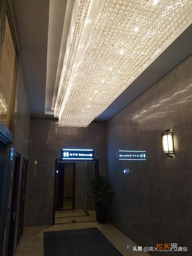有人说“人,应想办法努力挣钱,而不是如何省钱”你怎么看？