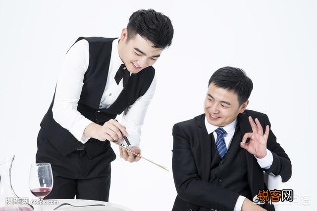 本科学历在饭店当服务员丢人吗?