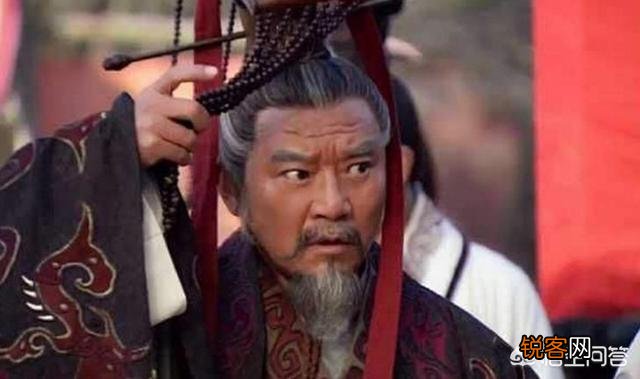 春秋战国时期,诸侯们什么时间开始称王？