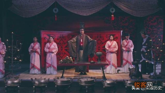 春秋战国时期,诸侯们什么时间开始称王？