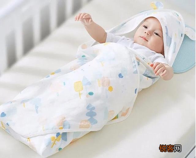 夜间该不该给婴儿裹襁褓？夜里吃手严重需不需要干预？