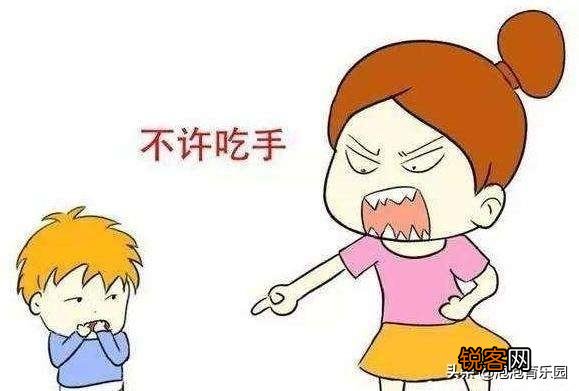 夜间该不该给婴儿裹襁褓？夜里吃手严重需不需要干预？