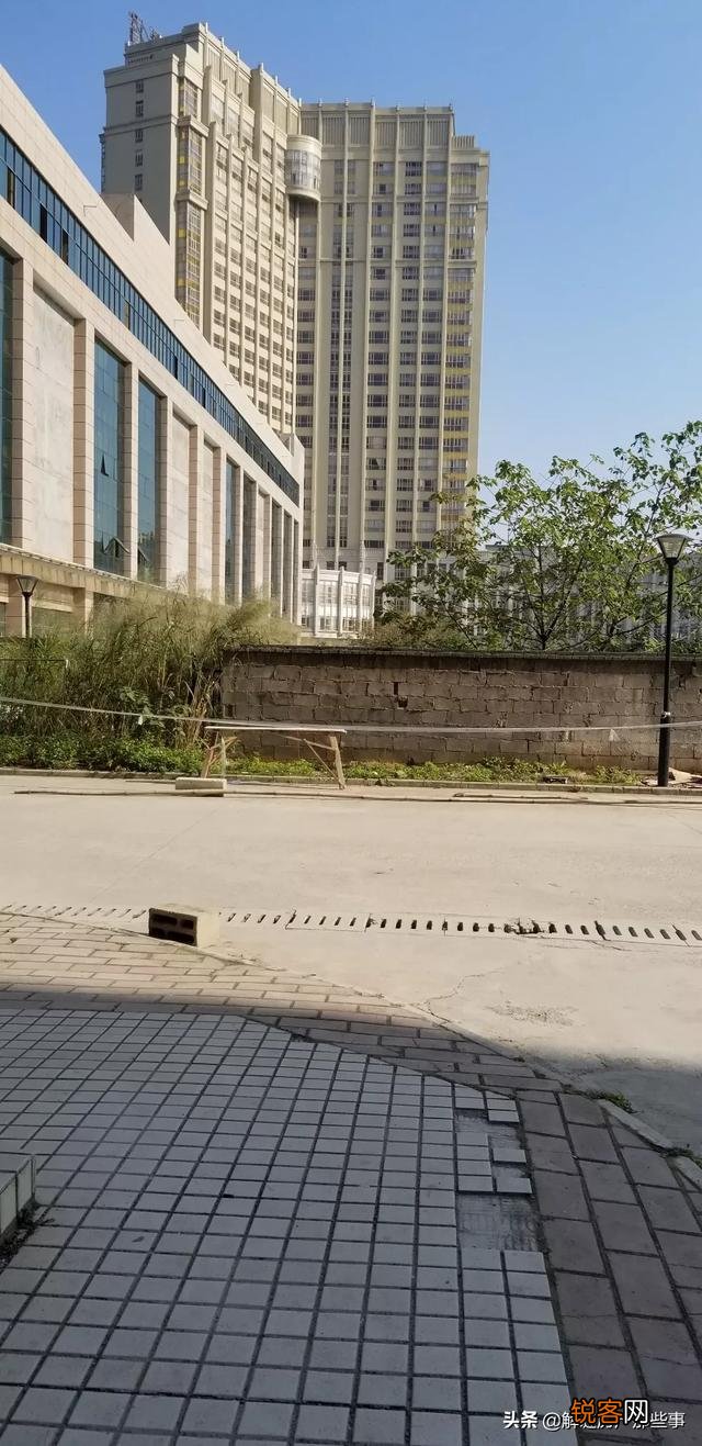 毕业两年,准备买第一套房。买房需要注意什么,看重什么,请各位前辈指教？