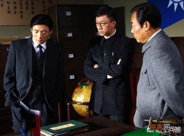 在《潜伏》里,为什么李涯一直斗不过余则成？