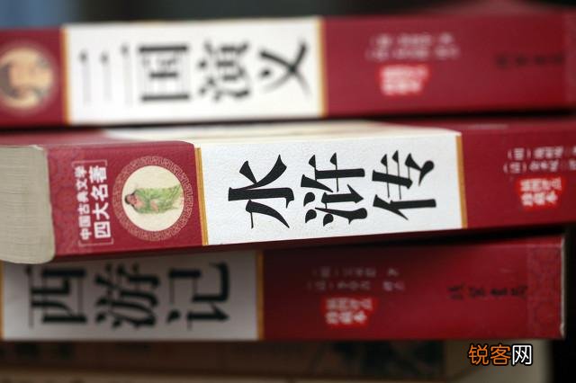水浒英雄人物中大刀关胜可以秒杀青面兽杨志吗?