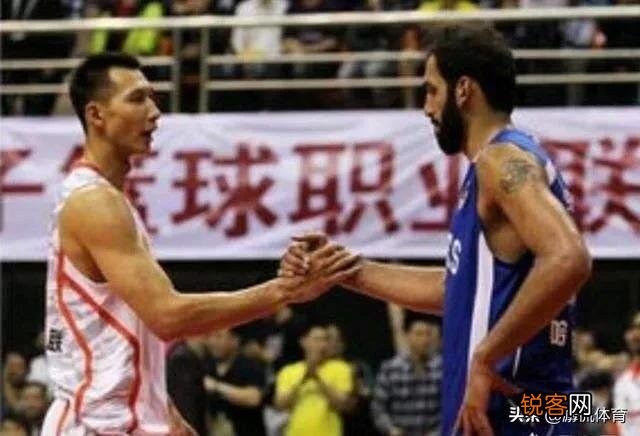 纵观这个职业生涯,易建联和哈达迪谁的表现更好？