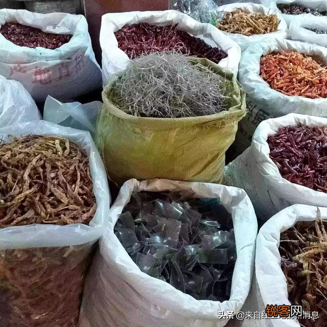 本人想到家乡镇上做粮油,调料干货批发生意,进货渠道怎么找?
