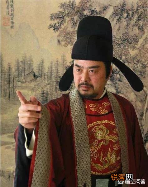 武则天当上皇后之后,采取了哪些措施巩固位置？