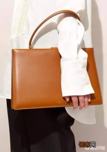 棕色包包好搭衣服吗?一般搭什么颜色?