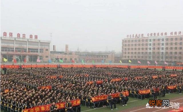 “狼”爸为何让仅仅10岁女儿举吊瓶参观衡水中学,值得大家深思吗？