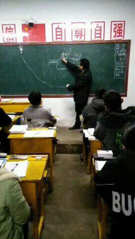“万荣物理老师打点滴为学生上课”短视频引发关注, 你怎么看?