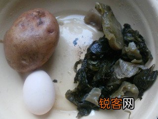 咸菜土豆汤的做法