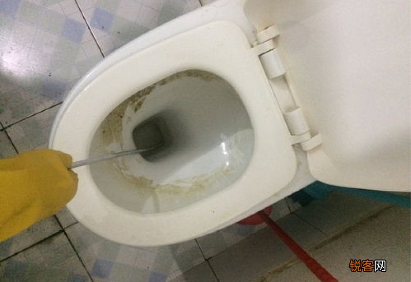 马桶被异物堵住了怎么疏通