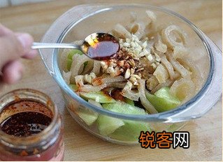 凉拌炸猪皮