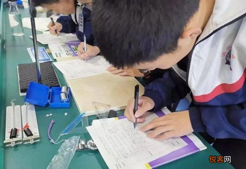一年级学生学校生活作文