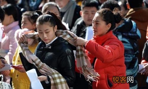 高考期间家长不要过分关心考生