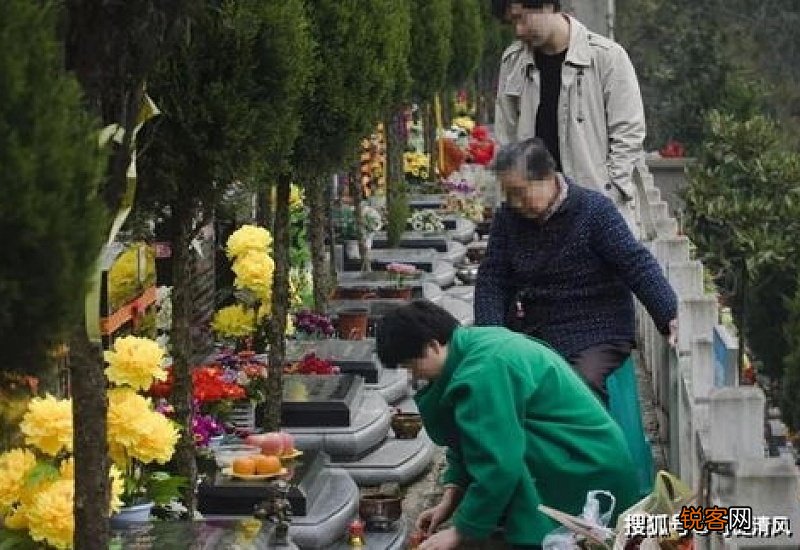 清明节上坟磕头磕几个有讲究吗