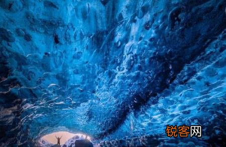 冰岛的冰洞又称大冰洞、蓝冰洞 全天然形成非常美丽