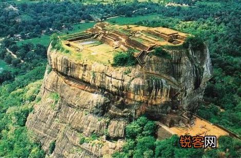 世界八大奇迹之空中宫殿 占地面积达两万平方米