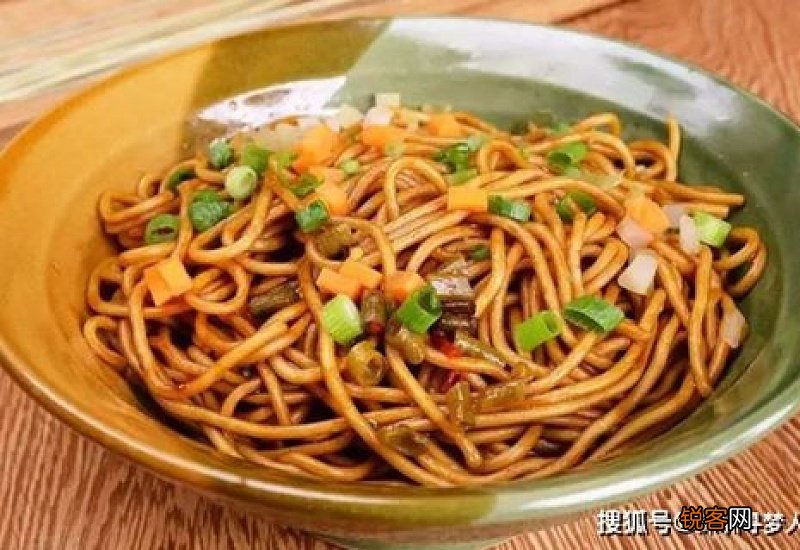 烤冷面是哪个地方的小吃 烤冷面可以经常吃吗