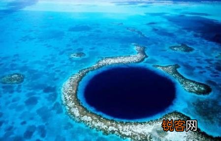 美丽的海洋之眼大蓝洞 潜水爱好者的乐园