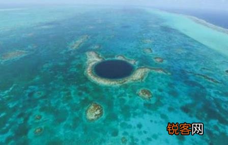 美丽的海洋之眼大蓝洞 潜水爱好者的乐园