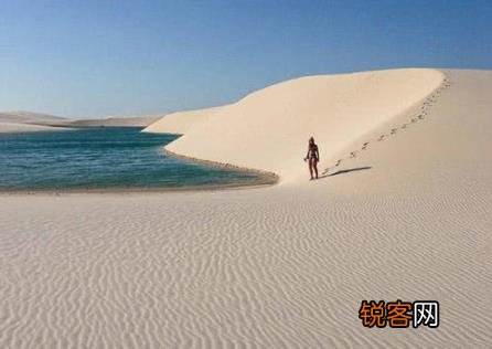 全球最美假沙漠海岸奇观 百里沙漠里能游泳