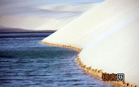 全球最美假沙漠海岸奇观 百里沙漠里能游泳