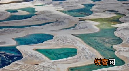 全球最美假沙漠海岸奇观 百里沙漠里能游泳