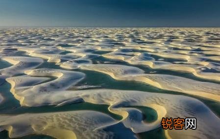 全球最美假沙漠海岸奇观 百里沙漠里能游泳