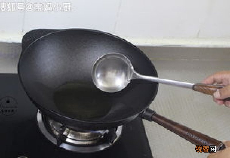 不粘锅开锅的正确方法 不粘锅开锅的正确方法铁锅视频讲解