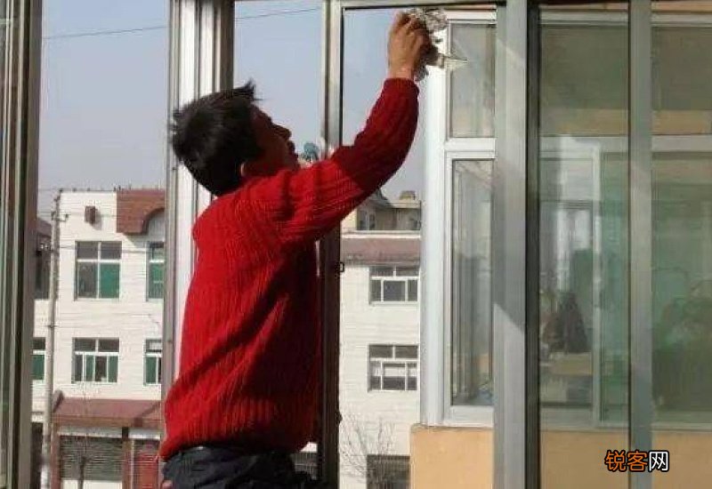 水中加什么擦玻璃干净没有水印