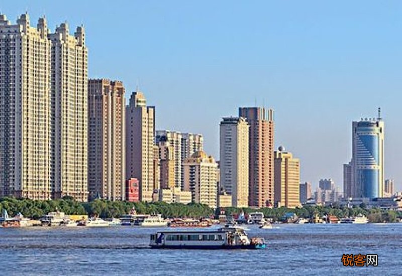 2023年哈尔滨8月份天气热吗