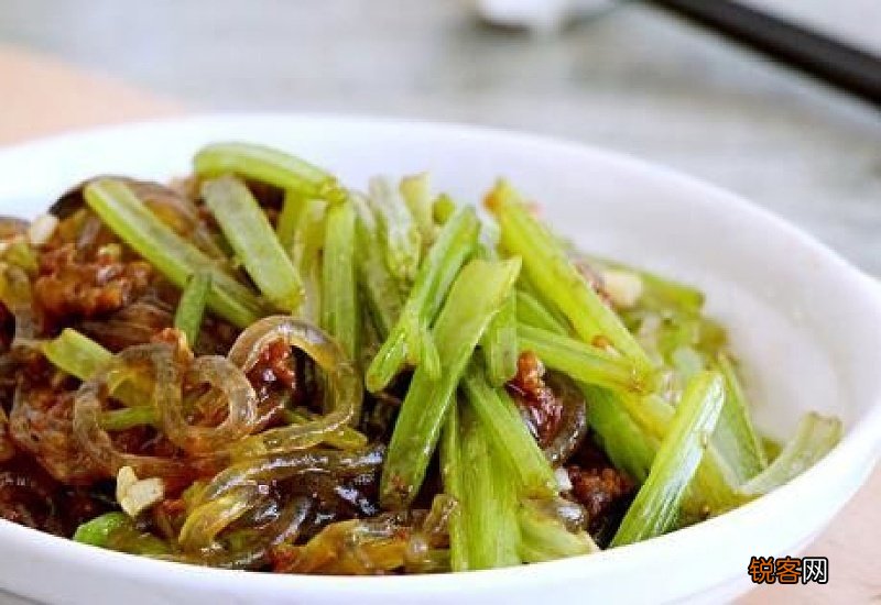 炒水芹需要焯水一下吗