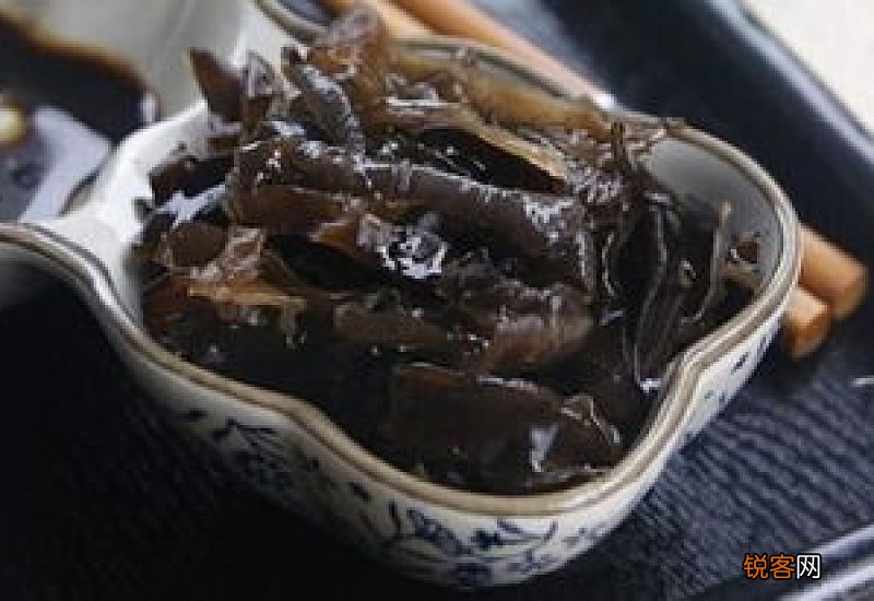 木耳炒熟了隔夜能吃吗 隔夜木耳吃死人是真的吗