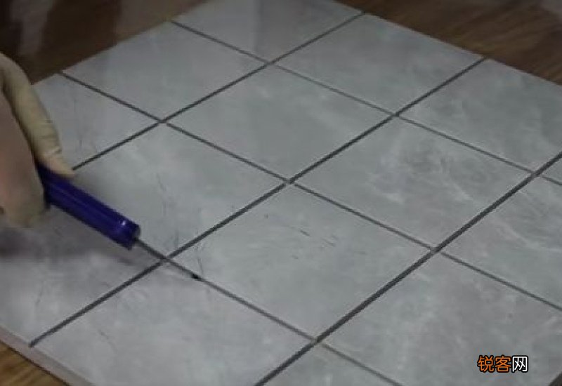 美缝剂搞到家具上怎么办 美缝剂弄在家具上怎么清理掉