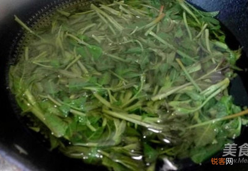 鸡蛋炒香椿芽需要提前热水烫香椿吗为什么 鸡蛋炒香椿芽需要提前热水烫香椿吗