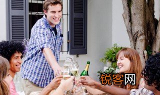 聚首一堂什么意思 聚首一堂的含义