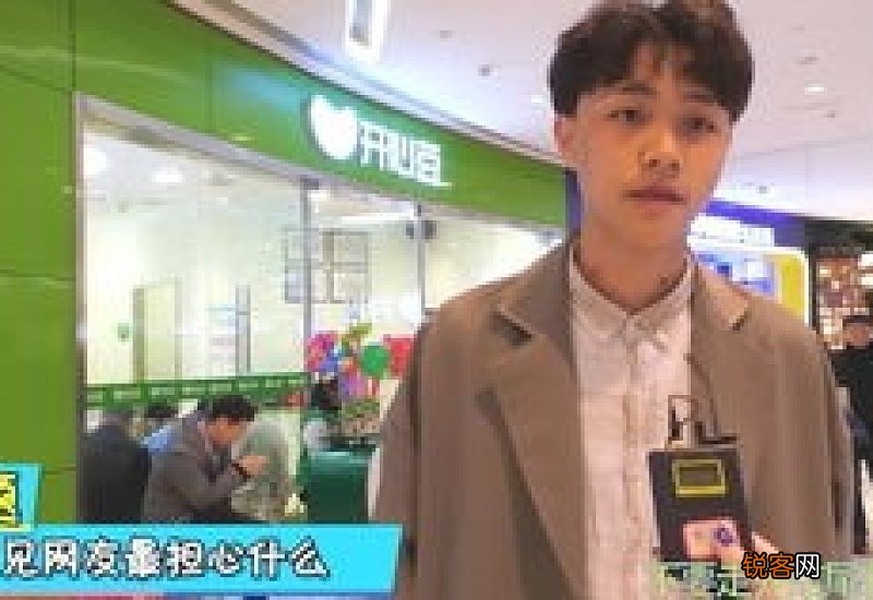 女朋友和男领导走得很近该介意吗
