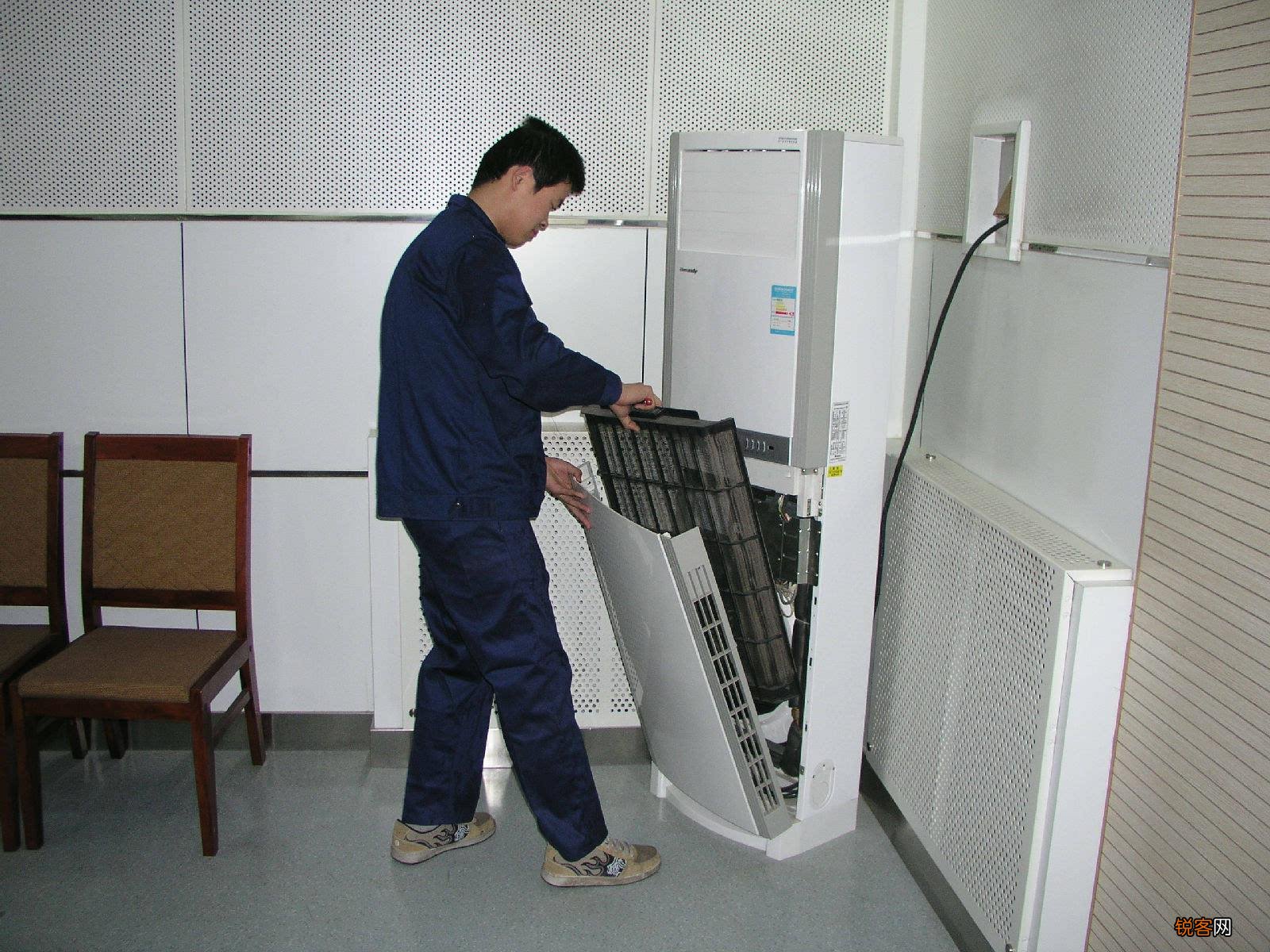 空调开启有一股臭味是什么,手把手的教会你