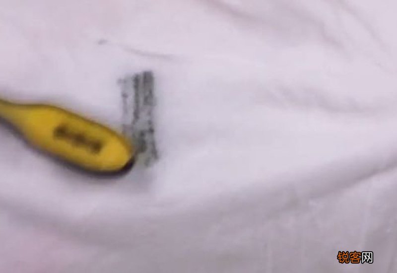 彩笔画到衣服上用什么能洗掉