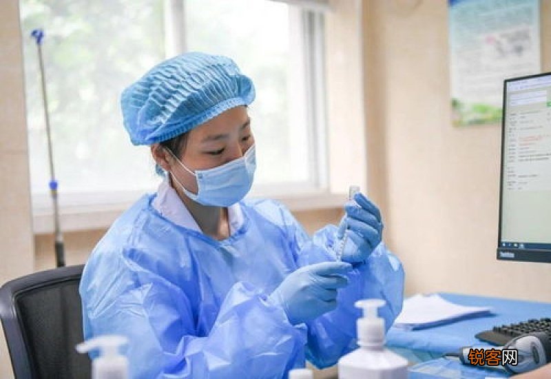 打新冠疫苗能用手按压不